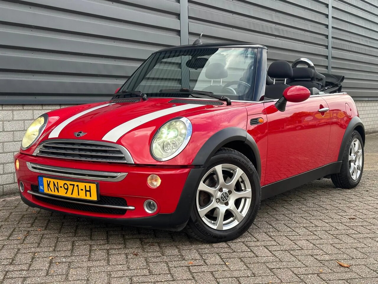 MINI Cabrio - Mini 1.6 Cooper Pepper xenon PDC - AutoWereld.nl