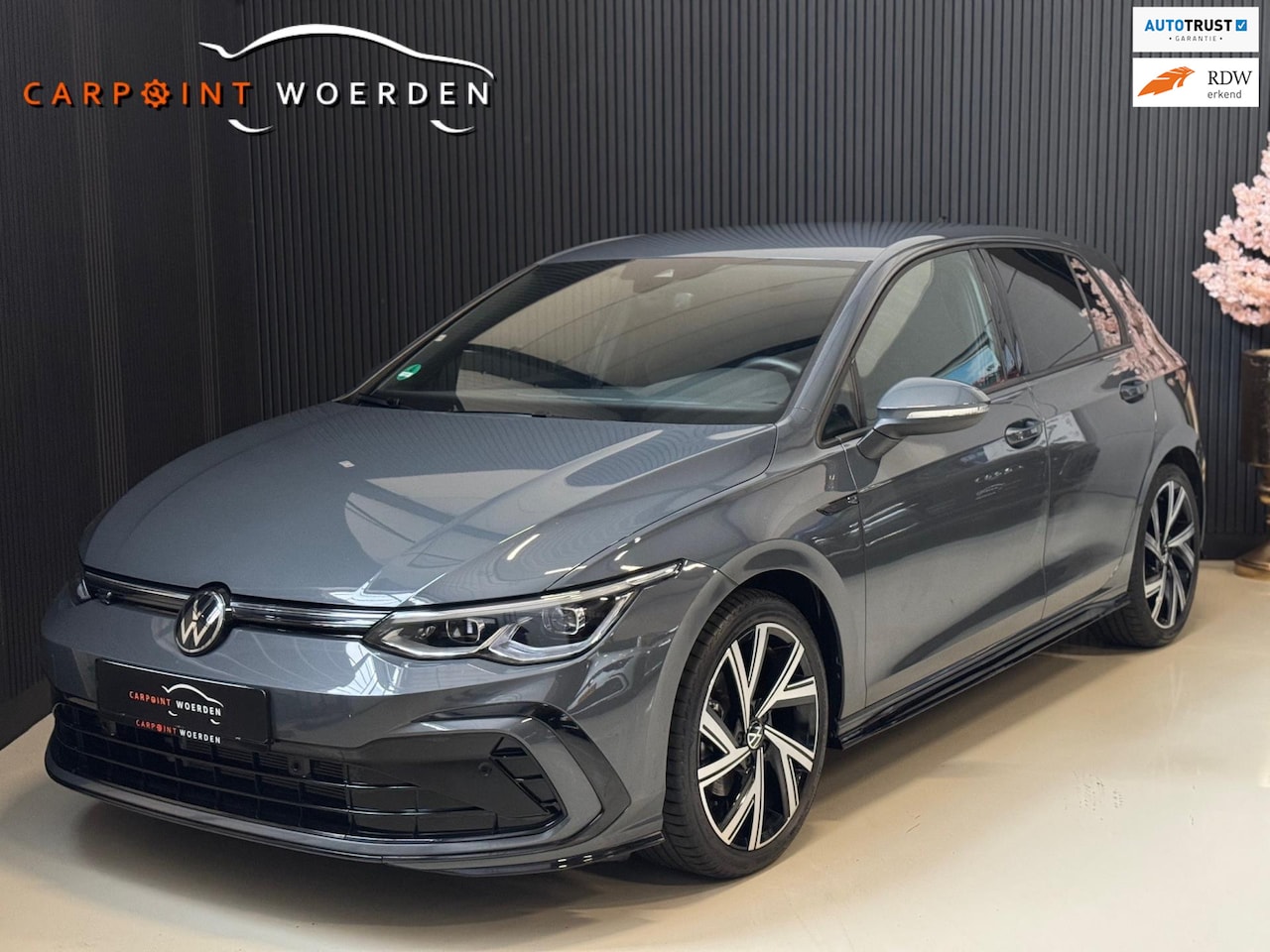 Volkswagen Golf - 1.5 eTSI R-Line | NIEUWSTAAT | CAMERA | SFEERVERLICHTING - AutoWereld.nl