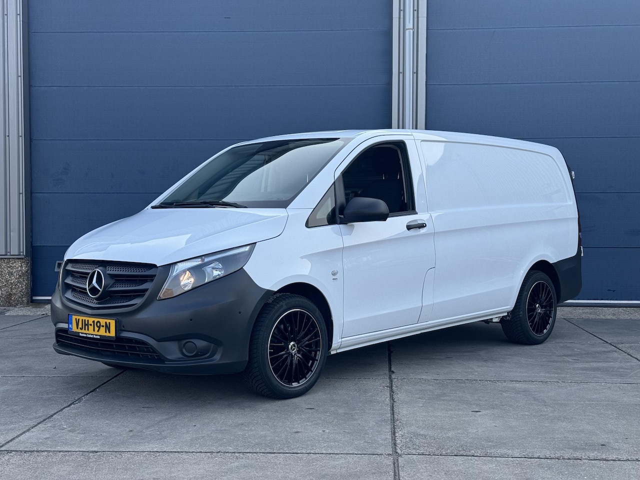 Mercedes-Benz Vito - 116 CDI Lang AIRCO / CRUISE CONTROLE / NAVI / TREKHAAK - AutoWereld.nl