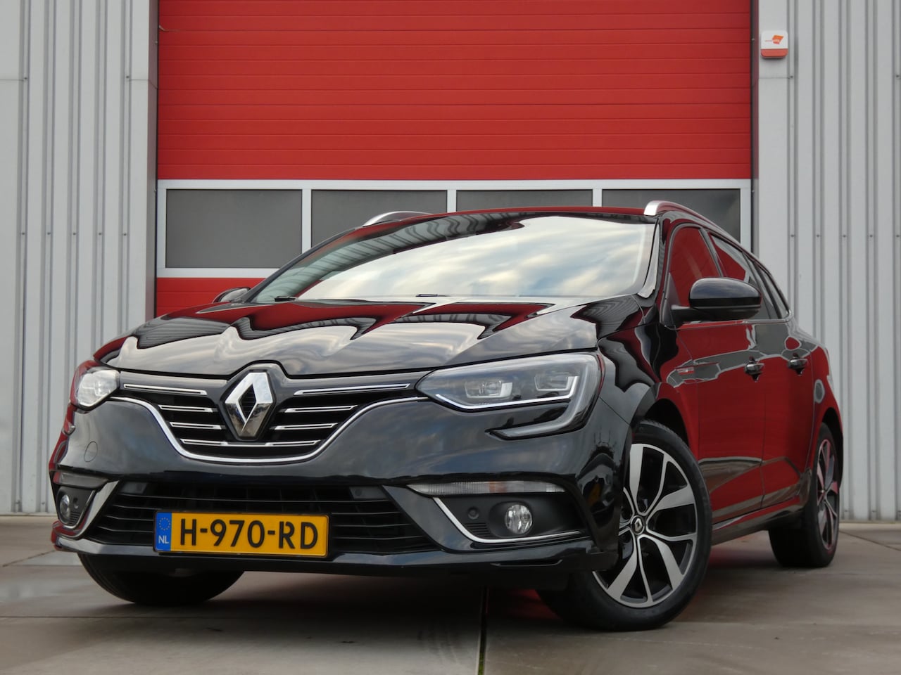 Renault Mégane Estate - 1.3 TCe Bose/ automaat/ lage km/ zeer mooi! - AutoWereld.nl