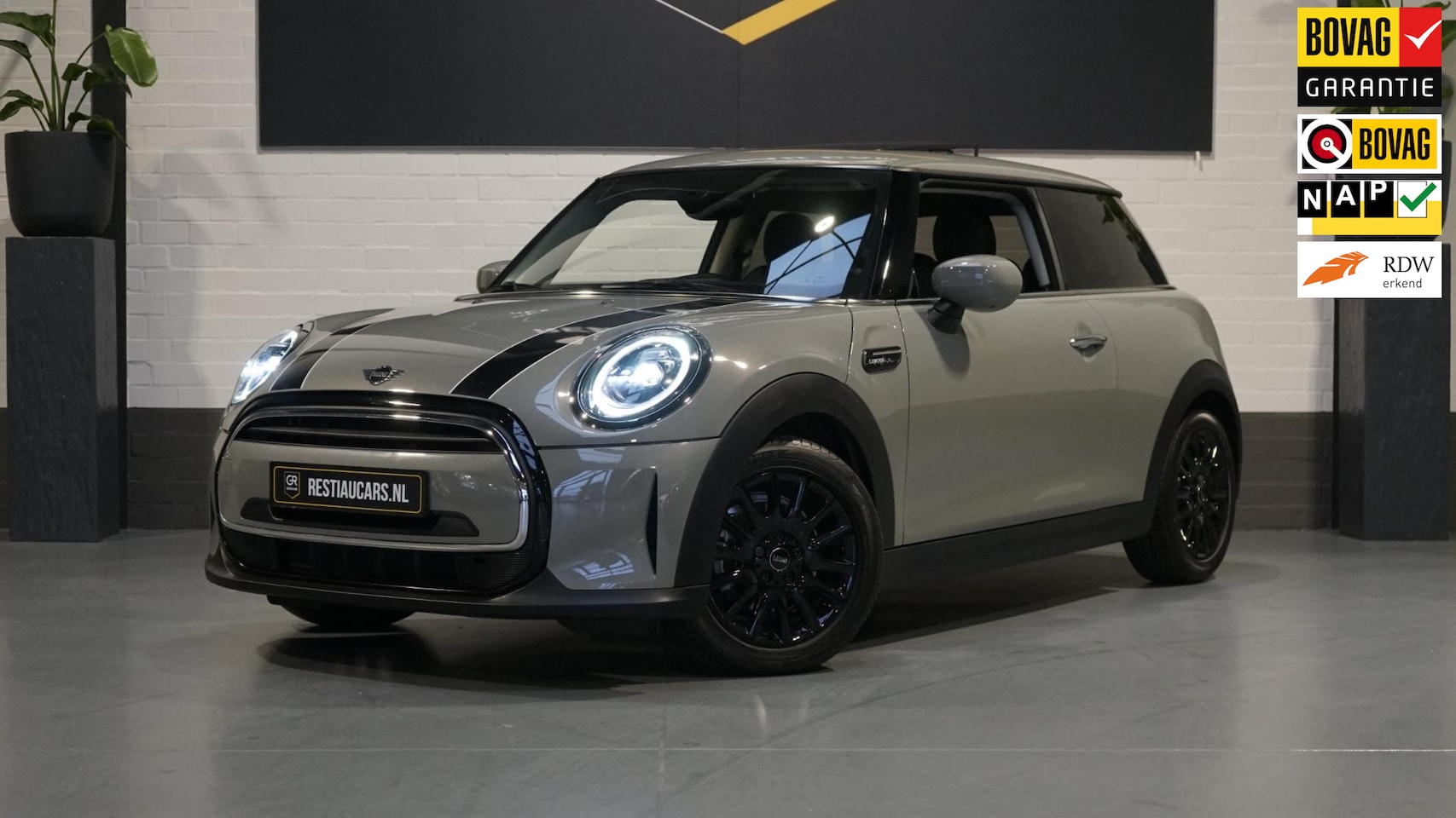 MINI One - 1.5 Cooper Camden Edition AUTOMAAT-CLIMA-CRUISE-LEDER-NAVIGATIE-PANORAMA-XENON - AutoWereld.nl