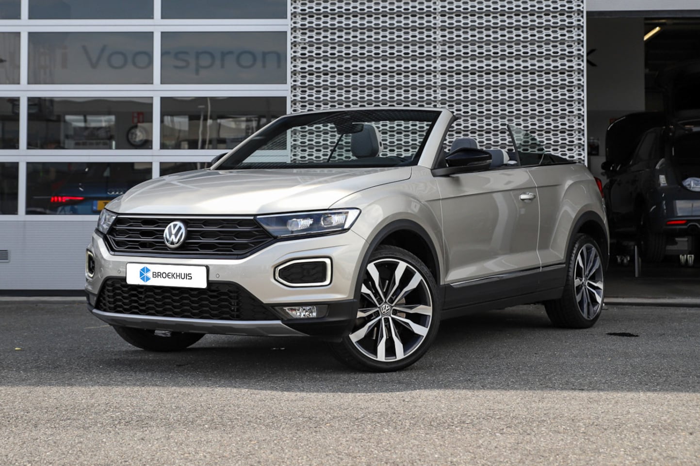 Volkswagen T-Roc Cabrio - 1.5 TSI R-Line DSG | Automaat | Navigatie | - AutoWereld.nl