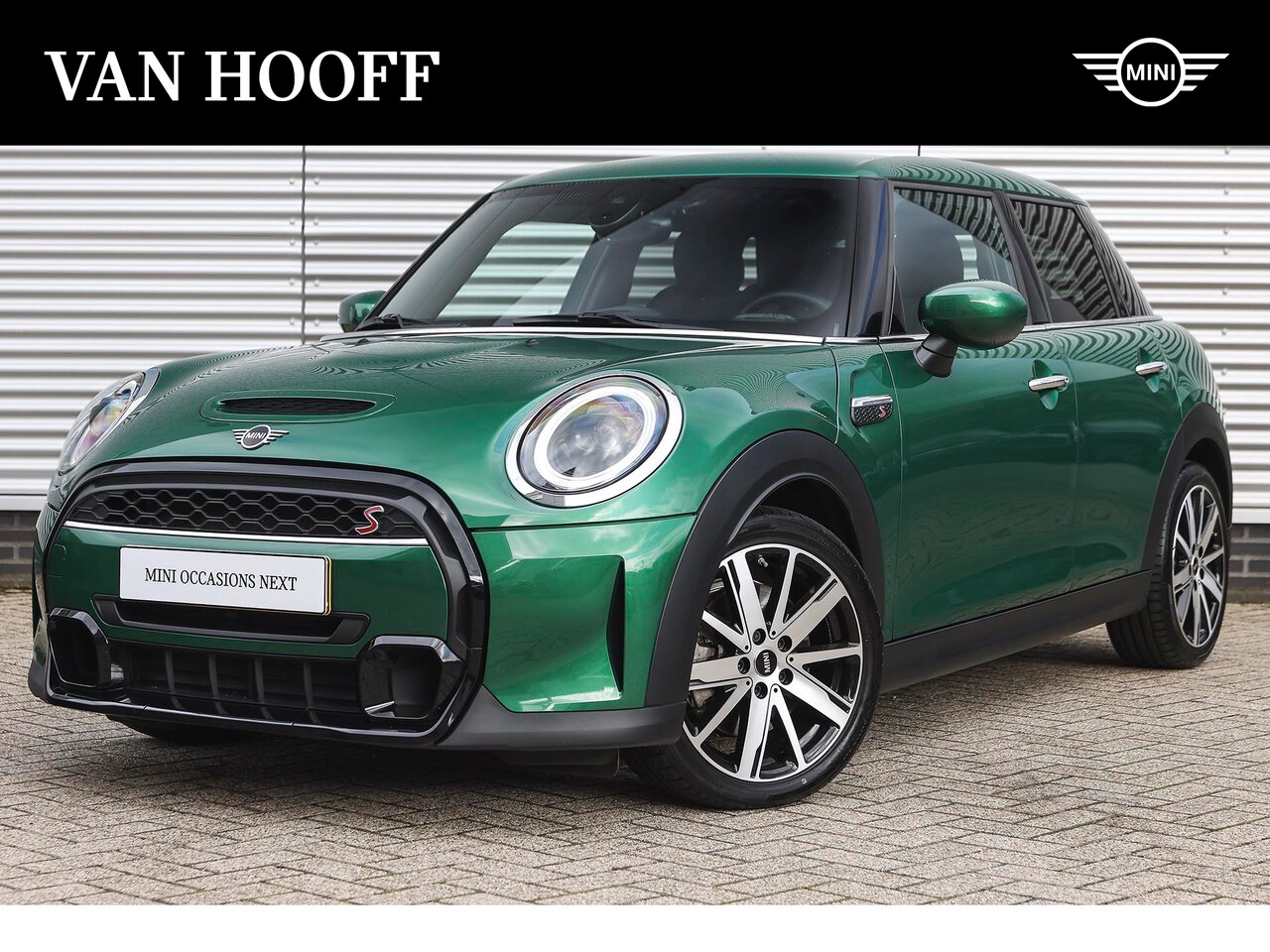 MINI Cooper S - Hatchback Classic Automaat / Premium Go Pakket / Achteruitrijcamera / Sportstoelen / LED / - AutoWereld.nl