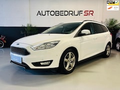 Ford Focus Wagon - 1.0 Titanium Navigatie CruiseControle PDC voor en achter Trekhaak