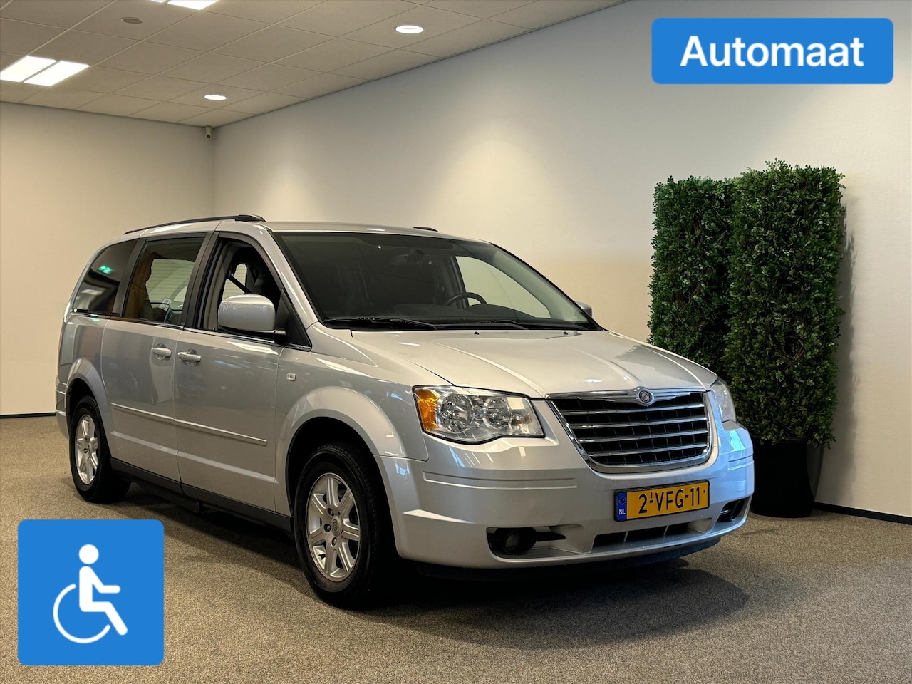 Chrysler Grand Voyager - Rolstoelauto Automaat Rolstoel voorin - AutoWereld.nl