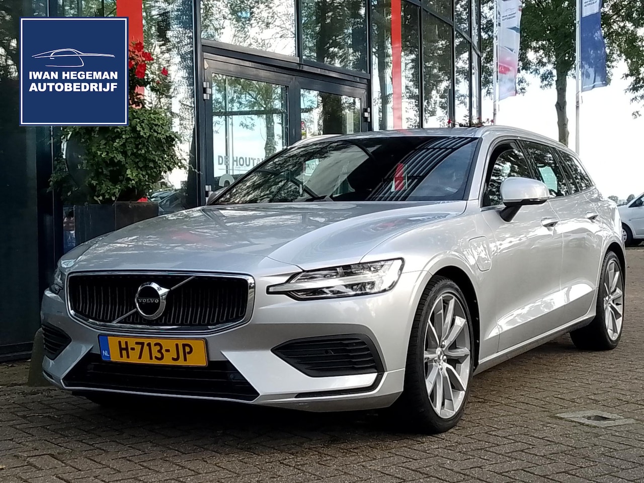 Volvo V60 - 2.0 T6 Twin Engine AWD Momentum Pro | Leer - AutoWereld.nl