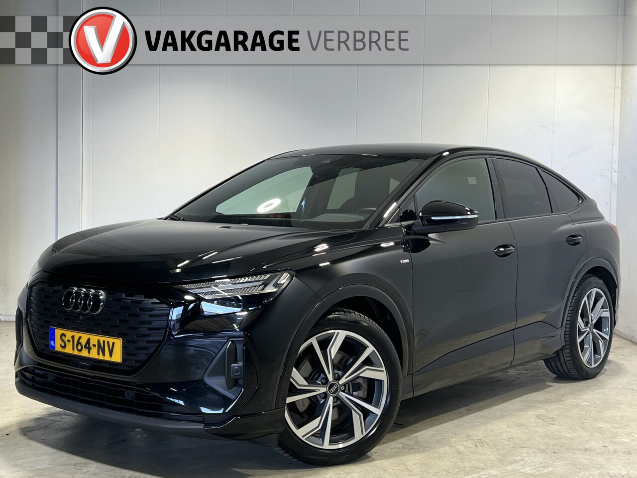 Audi Q4 Sportback e-tron - 40 S edition 77 kWh | Navigatie | LM Velgen 20" | Kunstleder/Stof Bekleding | Voorstoelen - AutoWereld.nl