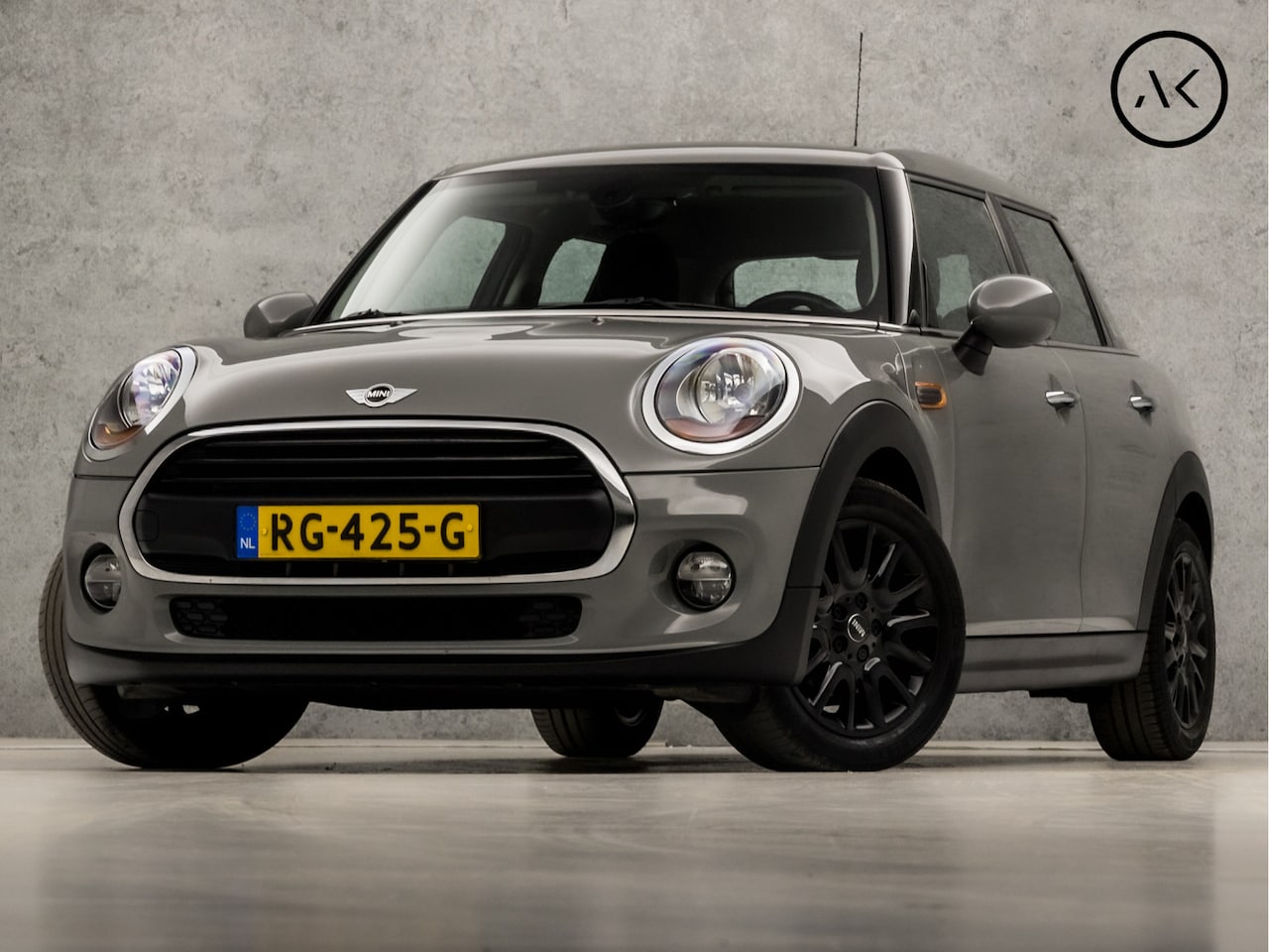 MINI Cooper - Mini 1.2 Sportline Automaat (5 DEURS, NAVIGATIE, CLIMATE, CRUISE, SPORTSTOELEN, ELEK PAKKE - AutoWereld.nl