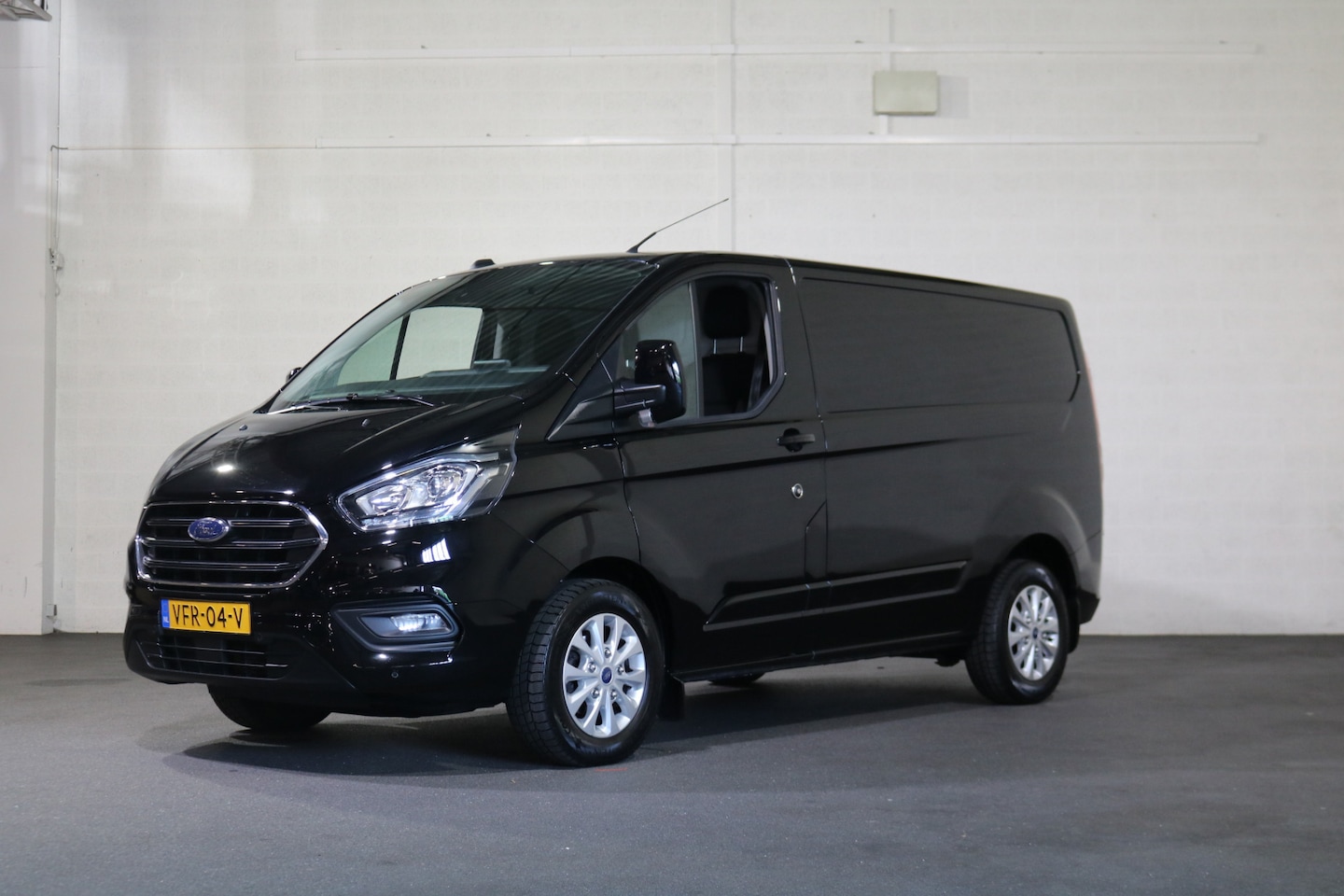 Ford Transit Custom - 2.0 TDci 170pk L1 H1 Limited Automaat Airco Navigatie Camera Trekhaak - AutoWereld.nl