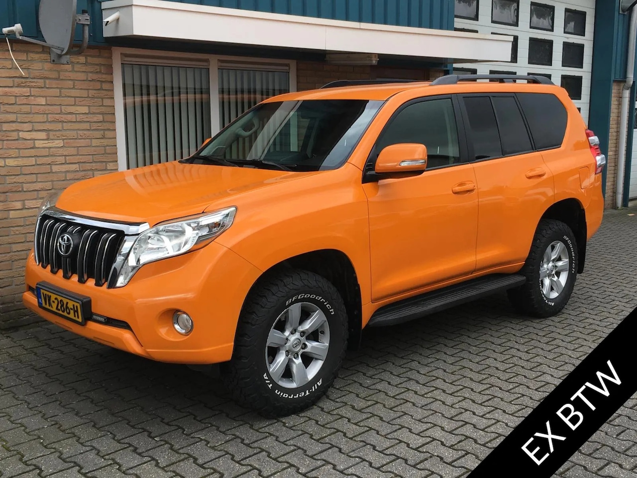 Toyota Land Cruiser - 3.0 D-4D-F VX Window Van 4X4 - AutoWereld.nl