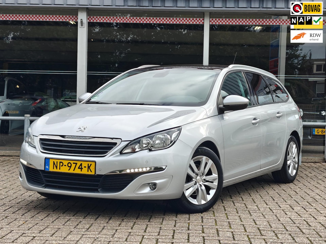 Peugeot 308 SW - 1.2 PureTech Blue Lion | NL auto| Parkeersensoren voor en achter| Panoramadak - AutoWereld.nl