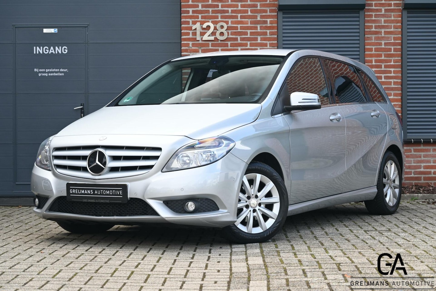 Mercedes-Benz B-klasse - 180 Ambition |NAVI|AUTOMAAT|LEER| - AutoWereld.nl