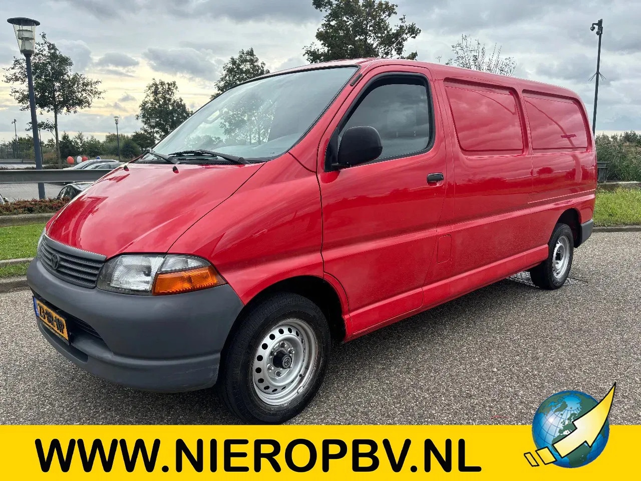 Toyota HiAce - 2.5 D4-D 90 LONG WHEEL BASE GOOD CONDITION - AutoWereld.nl