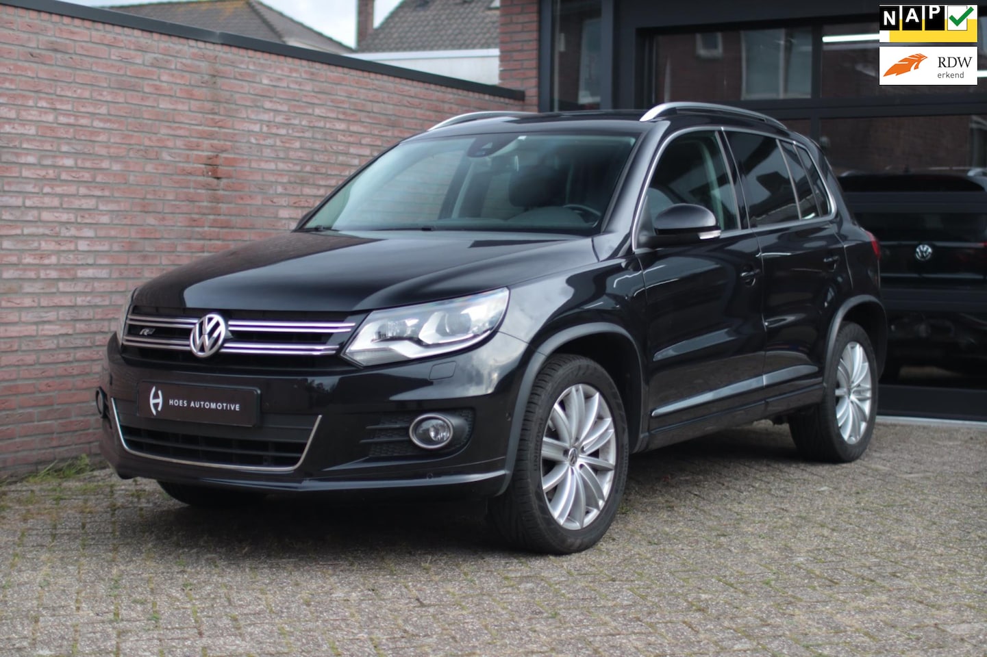 Volkswagen Tiguan - 2.0 TSI R-Line 4Motion|DSG|PDC|Xenon|Carplay|Lane-Assist|Boordherkenning - AutoWereld.nl