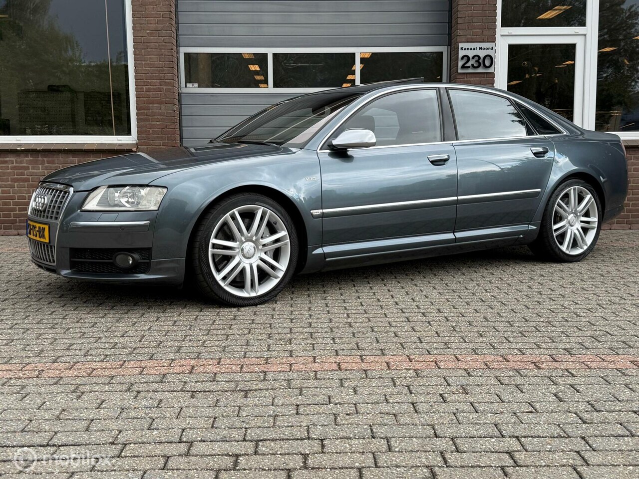 Audi A8 - 5.2 S8 AUT LEDER/AIRCO/CRUISE/SCH.DAK/NAVI - AutoWereld.nl