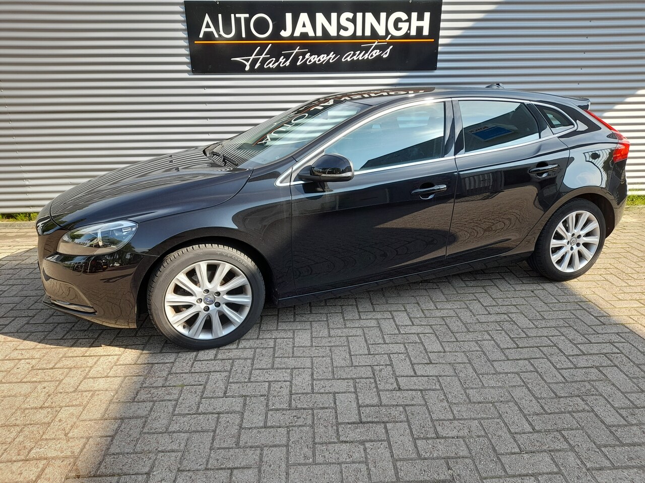 Volvo V40 - 2.0!! T3 Nordic+ | Clima | Cruise | LM Velgen | Navigatie | Trekhaak | RIJKLAARPRIJS INCL - AutoWereld.nl