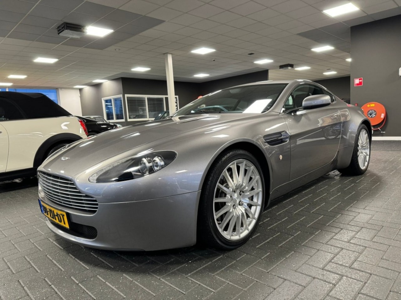 Aston Martin V8 Vantage - 4.3 V8 SPORTSHIFT   NL. AUTO. - AutoWereld.nl