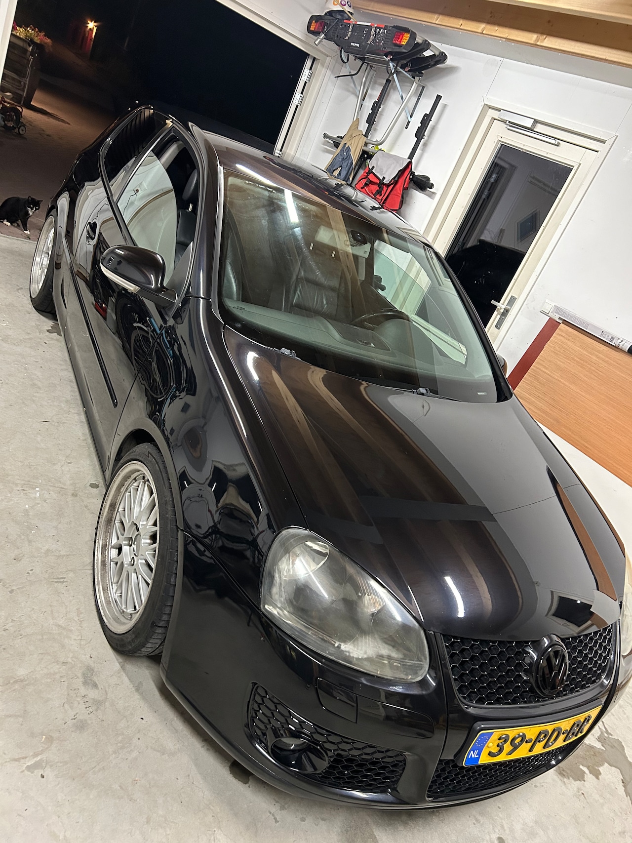 Volkswagen Golf - 1.6 FSI Sportline R32 uitvoering - AutoWereld.nl