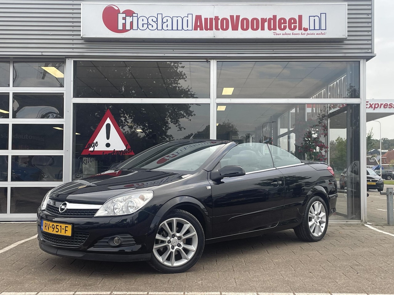 Opel Astra TwinTop - 1.6 Enjoy Cabrio//Cruise/Airco/LMV/ - AutoWereld.nl