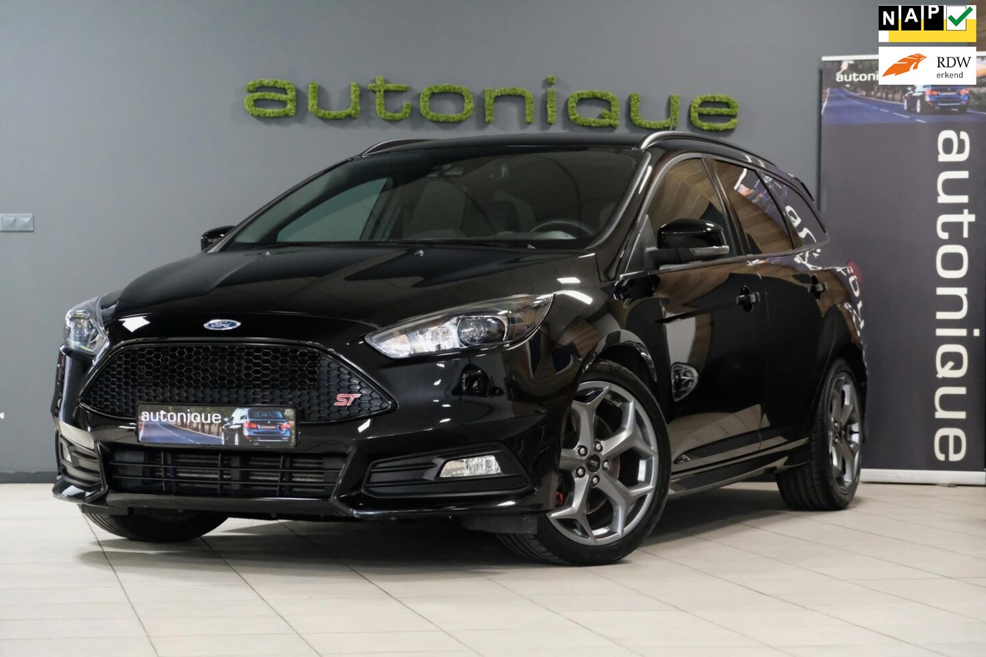 Ford Focus - ST 250pk! | 93.625km| Apple Carplay / Recaro Sportinterieur / UNIEKE AUTO - AutoWereld.nl