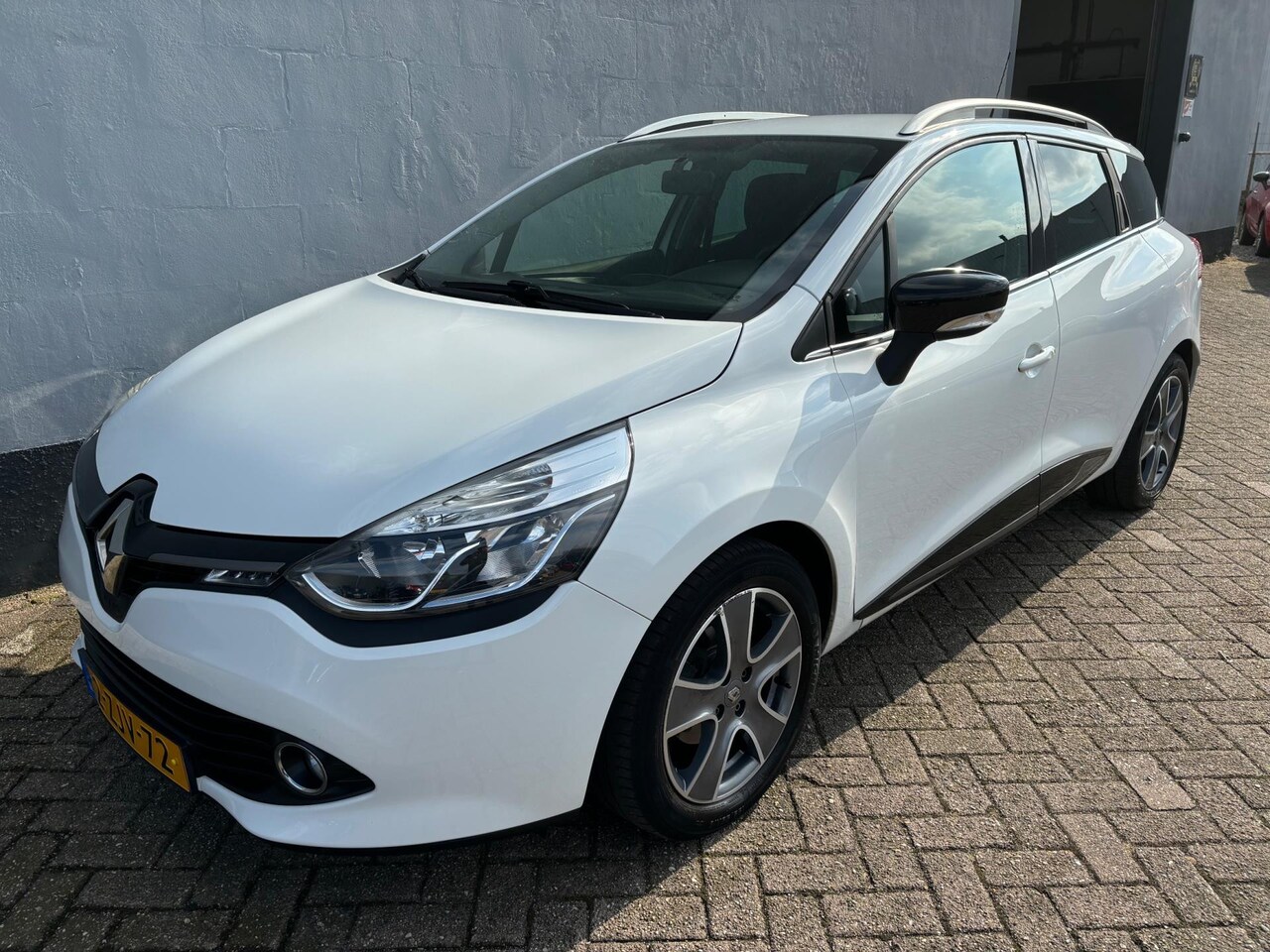 Renault Clio Estate - 0.9 TCe Night&Day - Navigatie - AutoWereld.nl