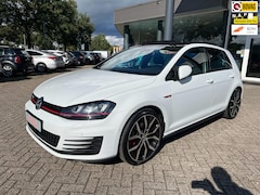 Volkswagen Golf - 2.0 TSI GTI, DSG, Panodak, Xenon, Keyless, Camera, 19", etc