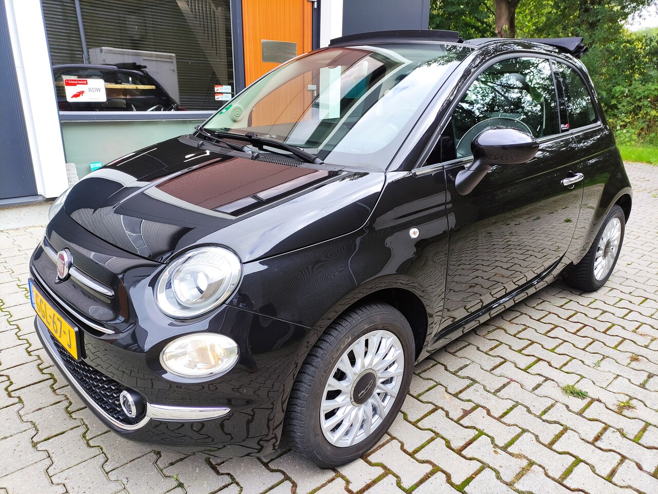 Fiat 500 C - 1.2 Lounge Zwart - Navi - Sensoren - LMV - AutoWereld.nl