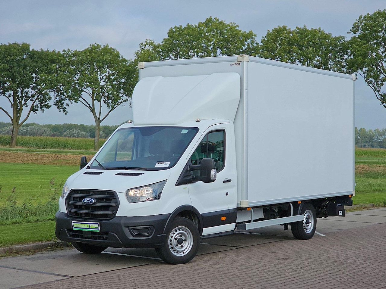 Ford Transit - 350 2.0 TDCI Bakwagen Laadklep Airco Zijdeur Spoiler Lat-om-Lat Betimmerd Euro6! - AutoWereld.nl