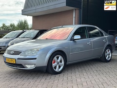 Ford Mondeo - 2.0-16V Futura APK, AIRCO, TREKHAAK