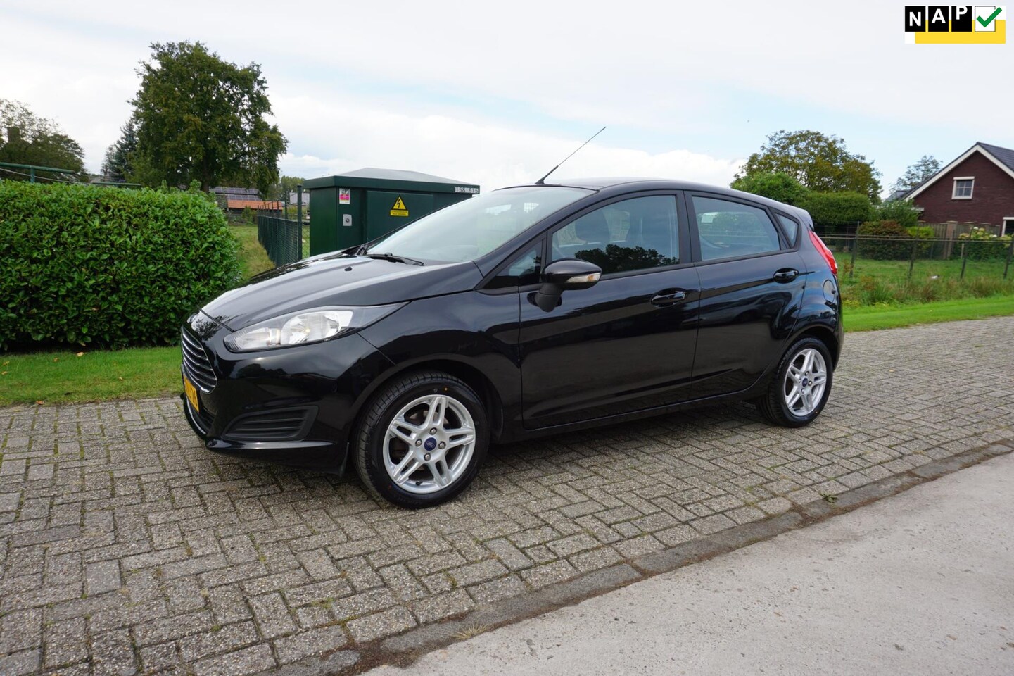 Ford Fiesta - 1.0 Style 5 deurs navigatie NAP zwart metallic - AutoWereld.nl