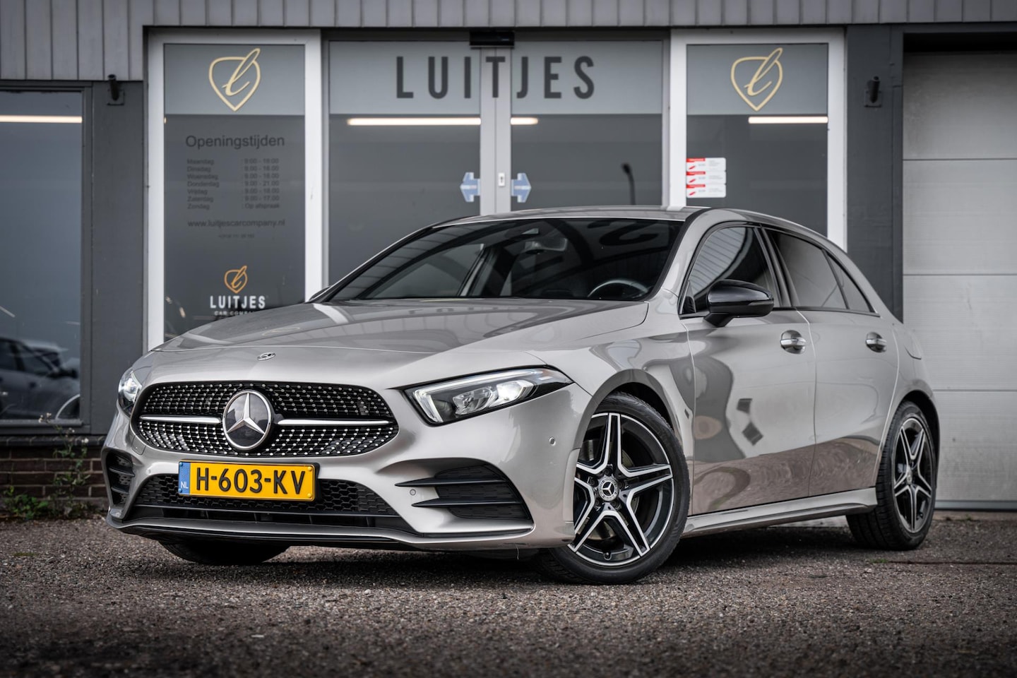 Mercedes-Benz A-klasse - 220 AMG Premium-Plus 190pk Widescreen I Dealer-onderhouden - AutoWereld.nl