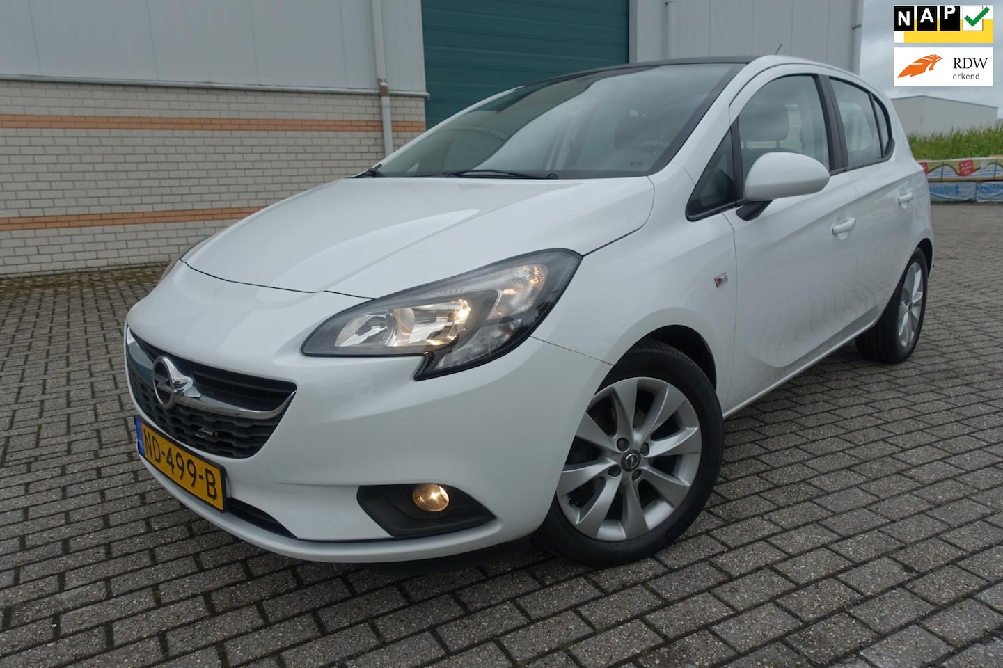 Opel Corsa - 1.4 Edition - lm velgen - mf stuur - org. nl auto - airco - elec. ramen - carbonlook dak - - AutoWereld.nl