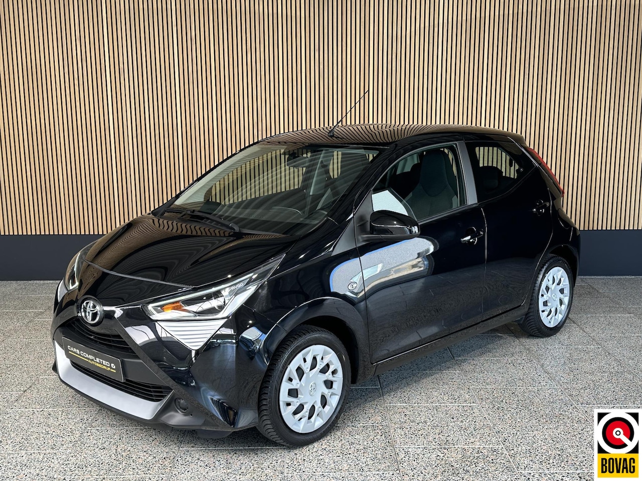 Toyota Aygo - 1.0 VVT-i x-play NL auto | Apple Carplay | Camera | Airco - AutoWereld.nl