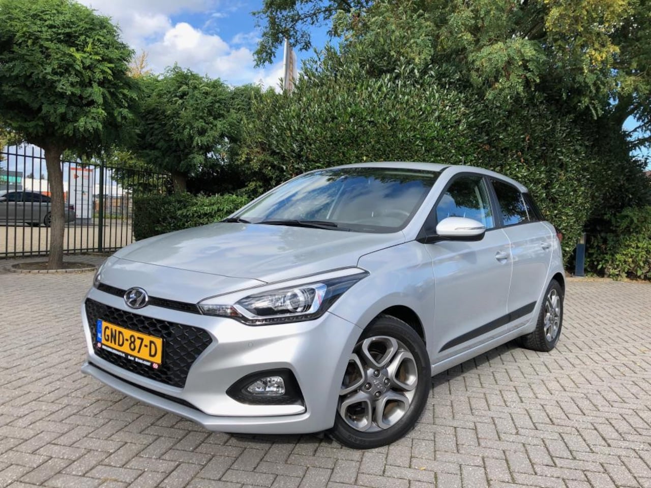 Hyundai i20 - 1.2 - 4 cil., Apple CarPlay, Clima, Cruise Control, Navigatie, Achteruitrijcamera, Parkeer - AutoWereld.nl