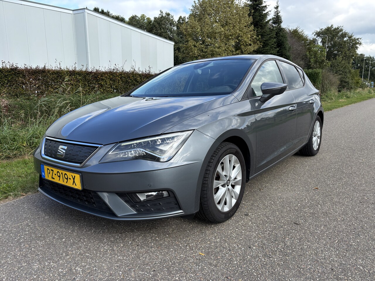 Seat Leon - 1.0 EcoTSI Style Business Intense / AIRCO / NAVI / CRUISE - AutoWereld.nl