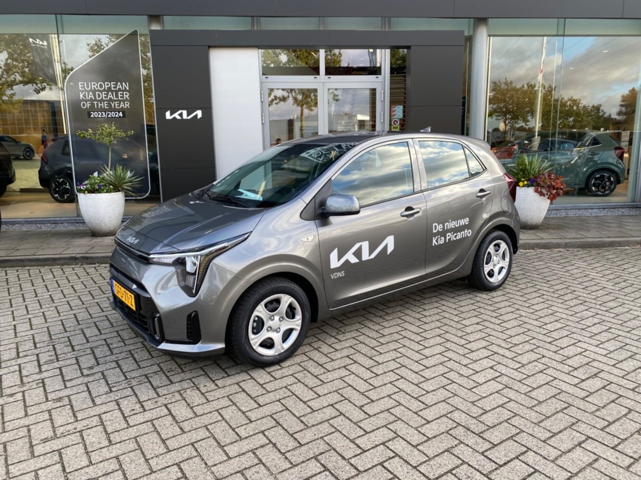 Kia Picanto - 1.0 DPI DynamicLine Automaat automaat  info roel 0492-588951 - AutoWereld.nl