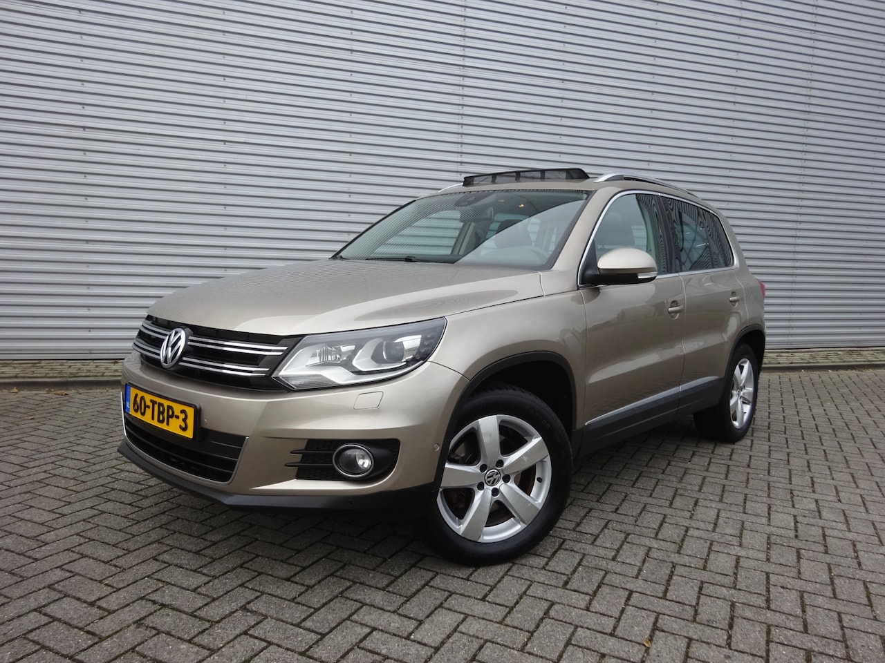 Volkswagen Tiguan - 1.4 TSI Sport&Style Leder / Panoramadak / Trekhaak / Xenon - AutoWereld.nl