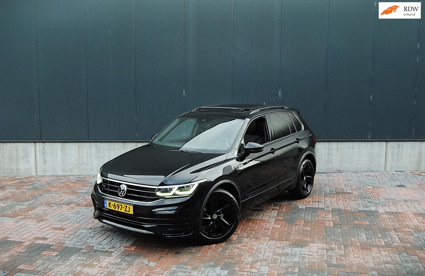 Volkswagen Tiguan - 1.5 TSI 3X R-Line Business+ * Pano * Aut * IQ * Cam * Dealer Onderh - AutoWereld.nl