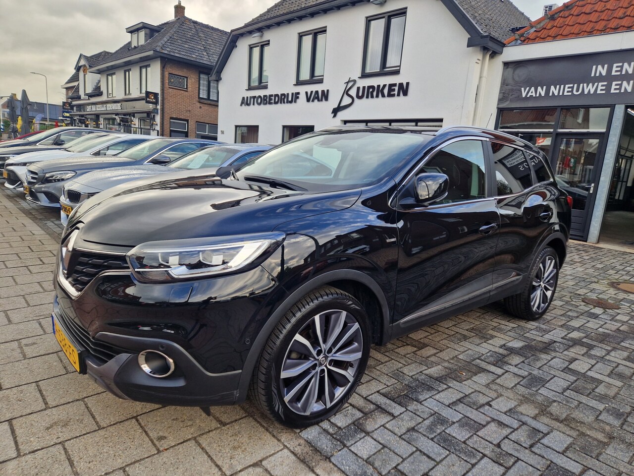 Renault Kadjar - 1.3 TCe Black Edition 1.3 TCe Black Edition,Panoramadak,Navigatie,Apple Car Play,Android - AutoWereld.nl