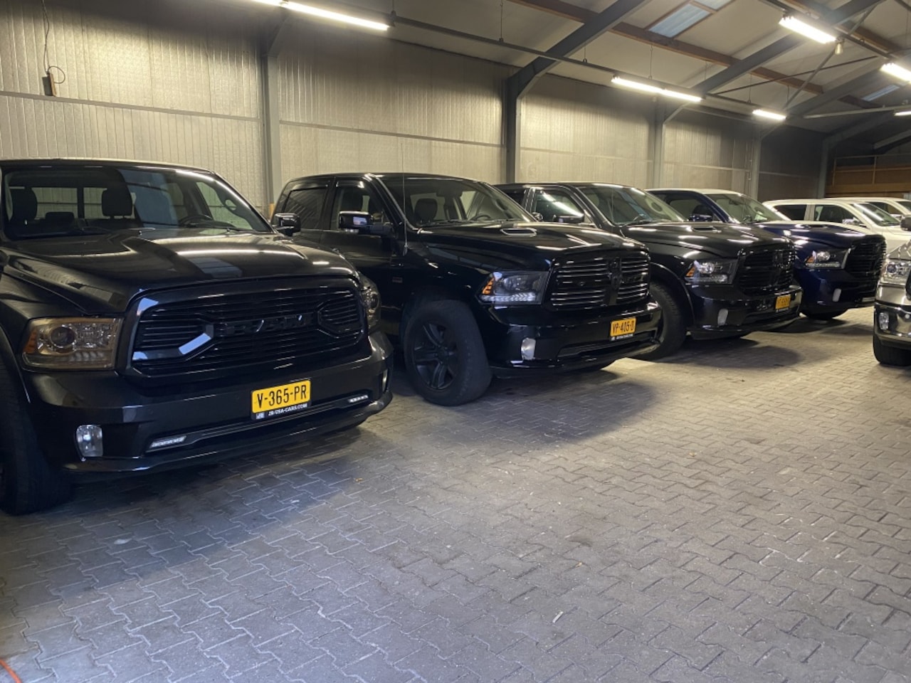 Dodge Ram Pick Up - 30X PICK UPS op voorraad. - AutoWereld.nl