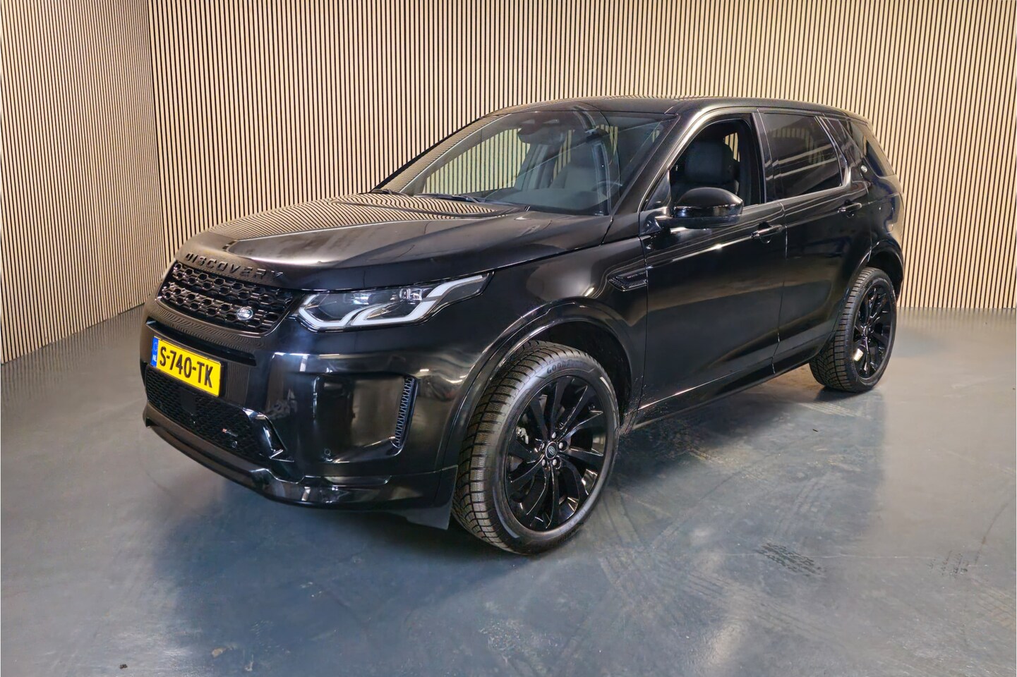 Land Rover Discovery Sport - P300e 1.5 R-Dynamic SE **leasecontract ter overname** - AutoWereld.nl