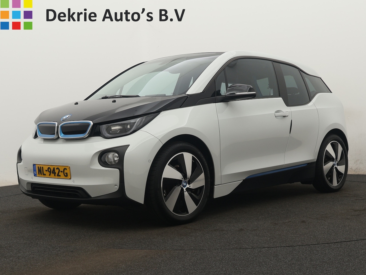 BMW i3 - 94Ah 33 kWh / Navigatie / cruise-ctr. / Elec. sch-kantel dak / parkeer pakket / 19" Lmv - AutoWereld.nl