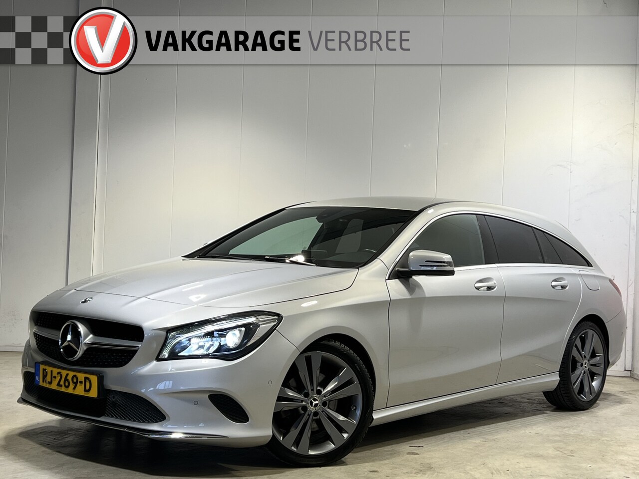 Mercedes-Benz CLA-klasse Shooting Brake - 180 Business Solution | Navigatie | LM Velgen 18" | Achteruitrijcamera | Lederen/Stof Bekl - AutoWereld.nl