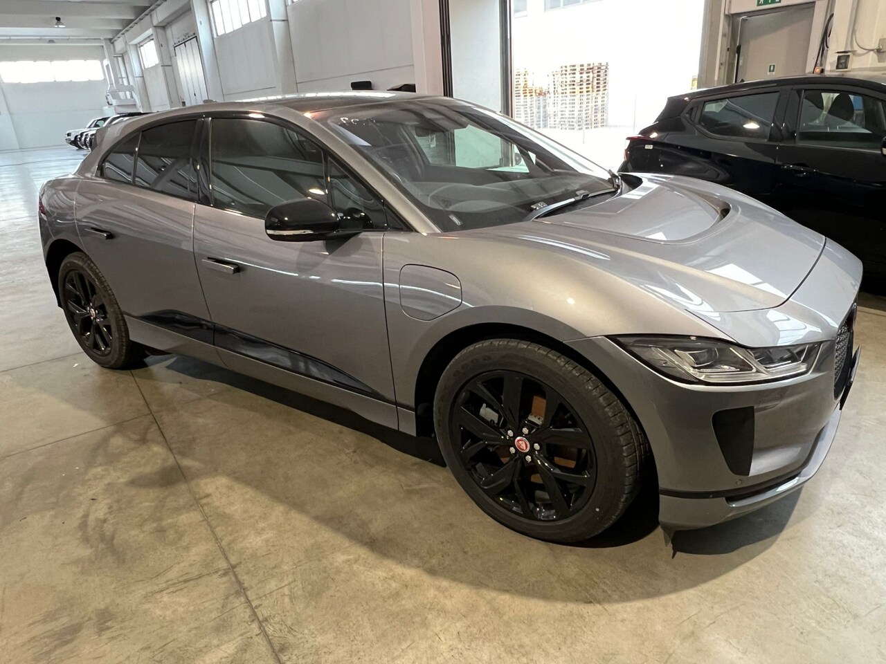 Jaguar I-PACE - EV400 Black Edition 90 kWh | Z.G.A.N. van binnen en buiten! | Driver assist pakket | Panor - AutoWereld.nl