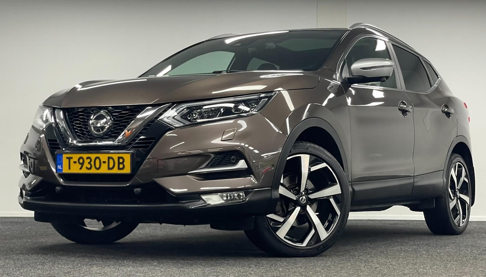 Nissan Qashqai - 1.3 DIG-T Tekna*160PK*Trekhaak*Panodak*Leder*360cam*Carplay - AutoWereld.nl