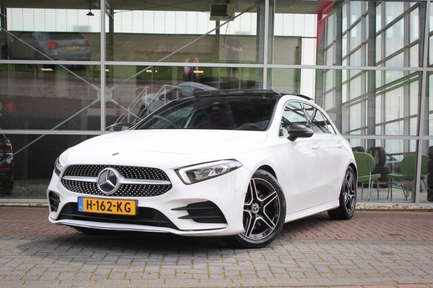 Mercedes-Benz A-klasse - 250 4M. Premium Plus | Pano | Sfeerverlichting | - AutoWereld.nl