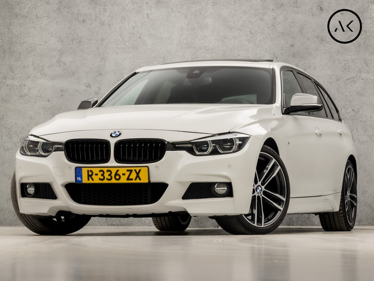 BMW 3-serie Touring - 330i M Sport High Executive 252Pk Automaat (PANORAMADAK, GROOT NAVI, SPORT AUTOMAAT, ALCAN - AutoWereld.nl