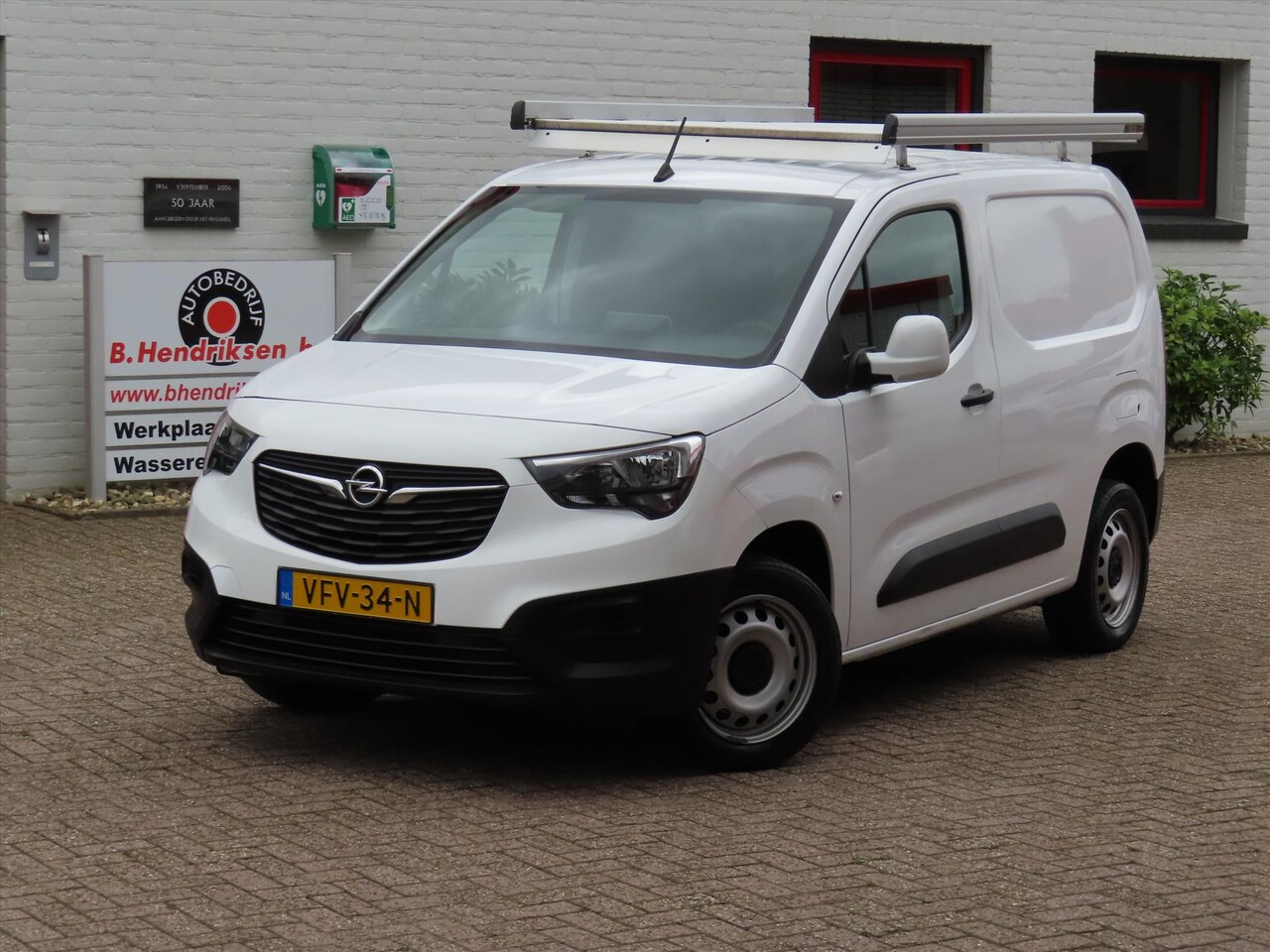 Opel Combo - Cargo GB 1.5 Diesel 102pk Edition/ Imperiaal/ Trekhaak/ Airco/ Navigatie/ Stuurwielbedieni - AutoWereld.nl