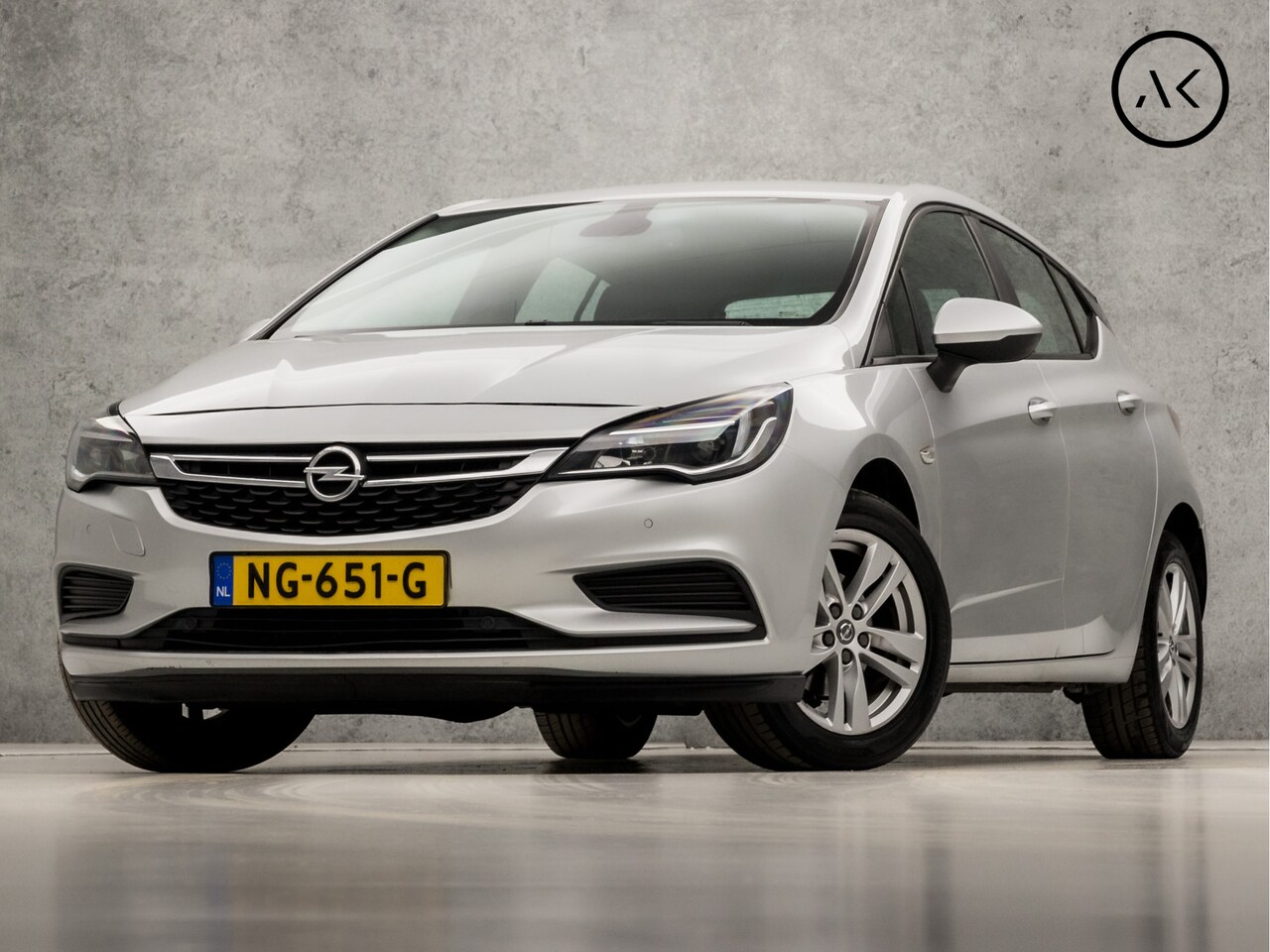 Opel Astra - 1.0 Edition Design (NAVIGATIE, XENON KOPLAMPEN, DEALER ONDERHOUDEN, LICHTEMETALEN VELGEN, - AutoWereld.nl