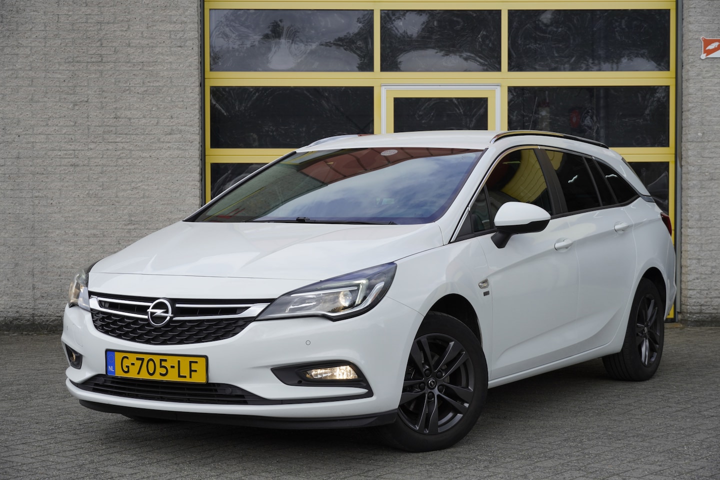 Opel Astra Sports Tourer - 1.4 Turbo 150PK! 120 Jaar Edition BJ2019 Lmv 16" | Pdc | Navi | Trekhaak | Climate control - AutoWereld.nl